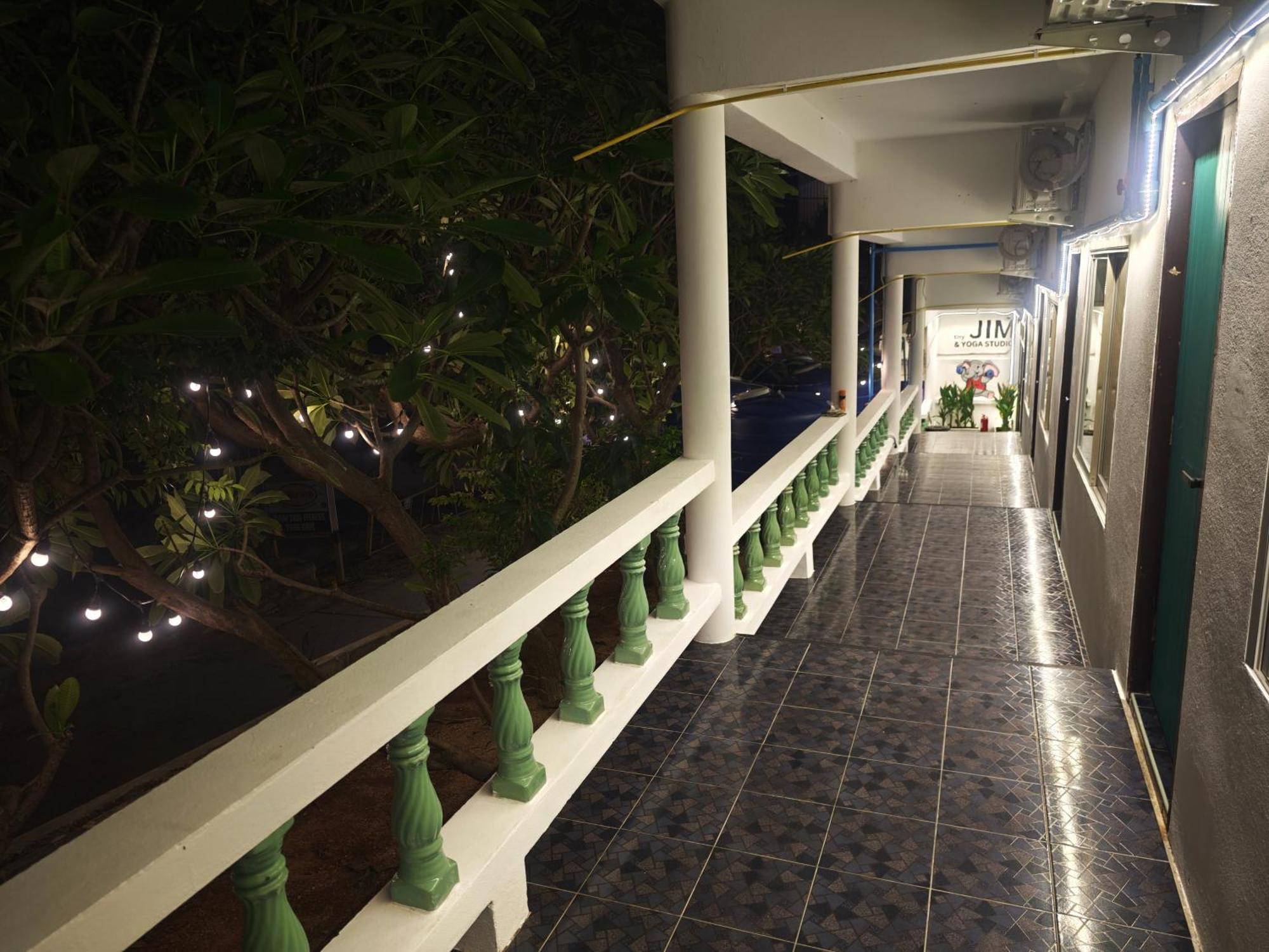 The Funky Monkey Hostel - 18 To 40 Years Old Only Haad Rin Zewnętrze zdjęcie