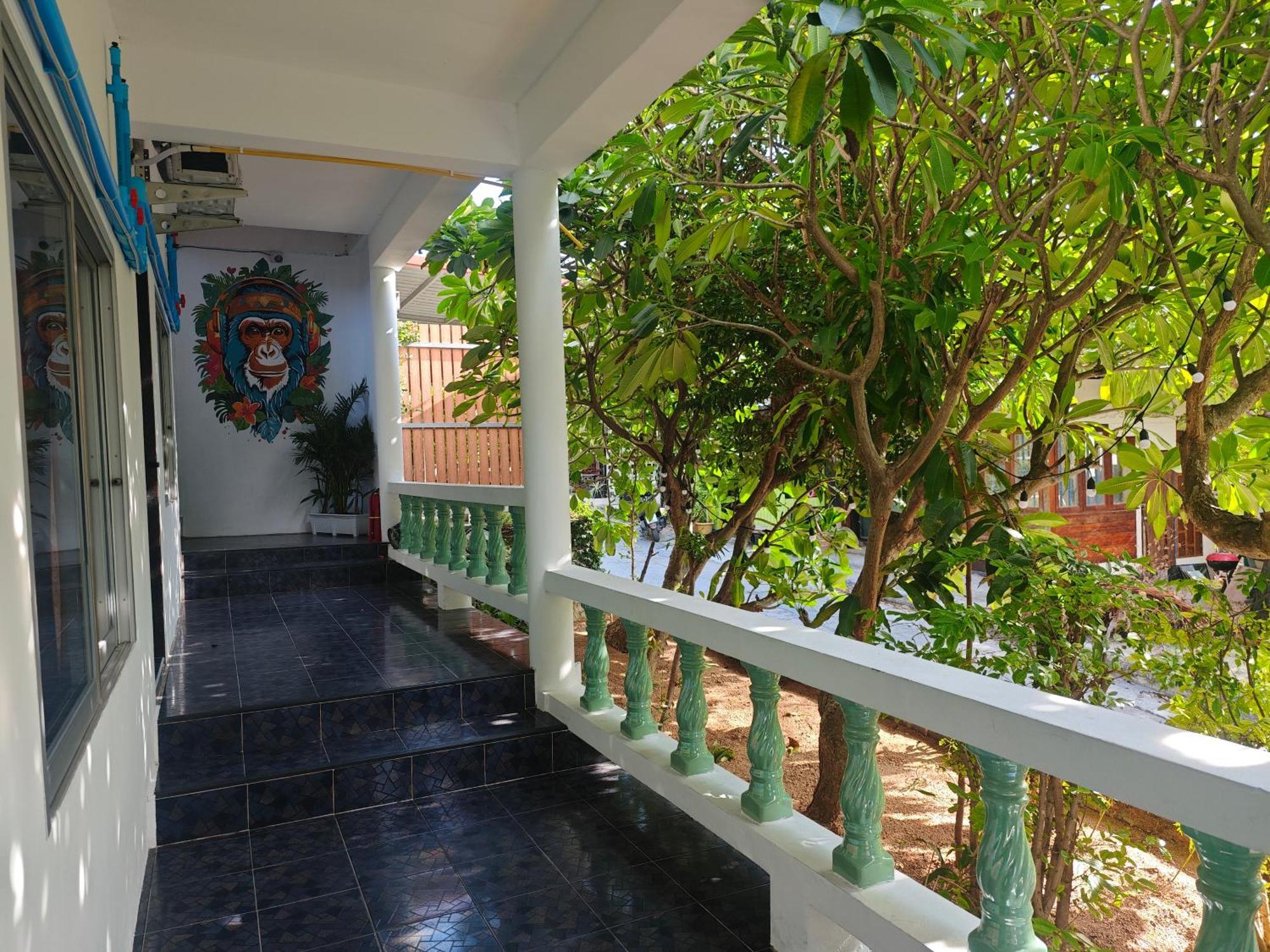 The Funky Monkey Hostel - 18 To 40 Years Old Only Haad Rin Zewnętrze zdjęcie