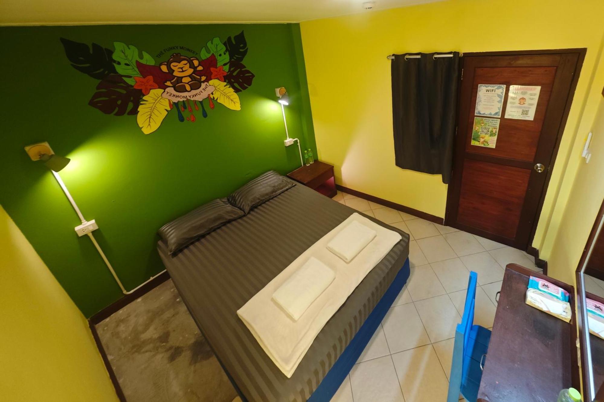 The Funky Monkey Hostel - 18 To 40 Years Old Only Haad Rin Zewnętrze zdjęcie